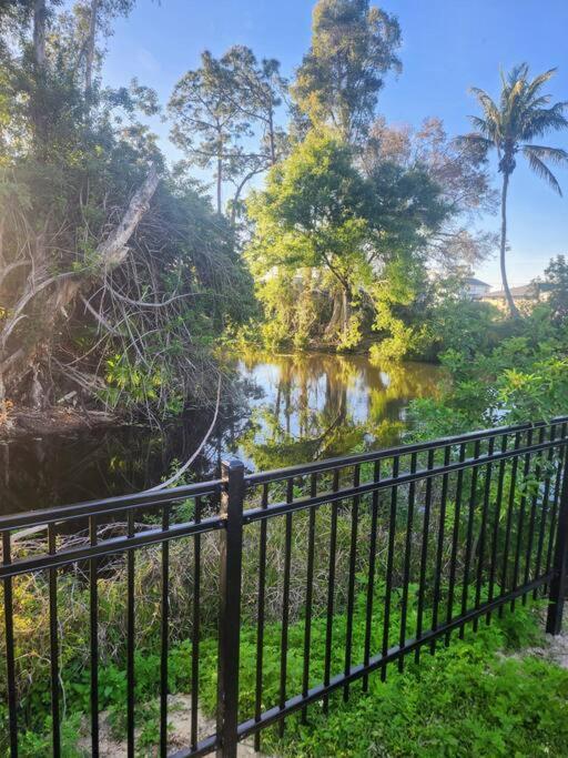 Secluded Backyard With Hot Tub & Pool - 3br & 2b *