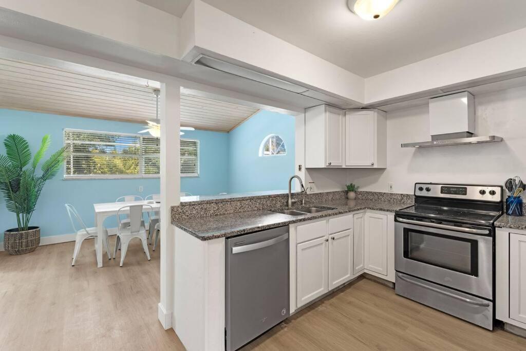 Secluded Backyard With Hot Tub & Pool - 3br & 2b Holiday home Fort Myers