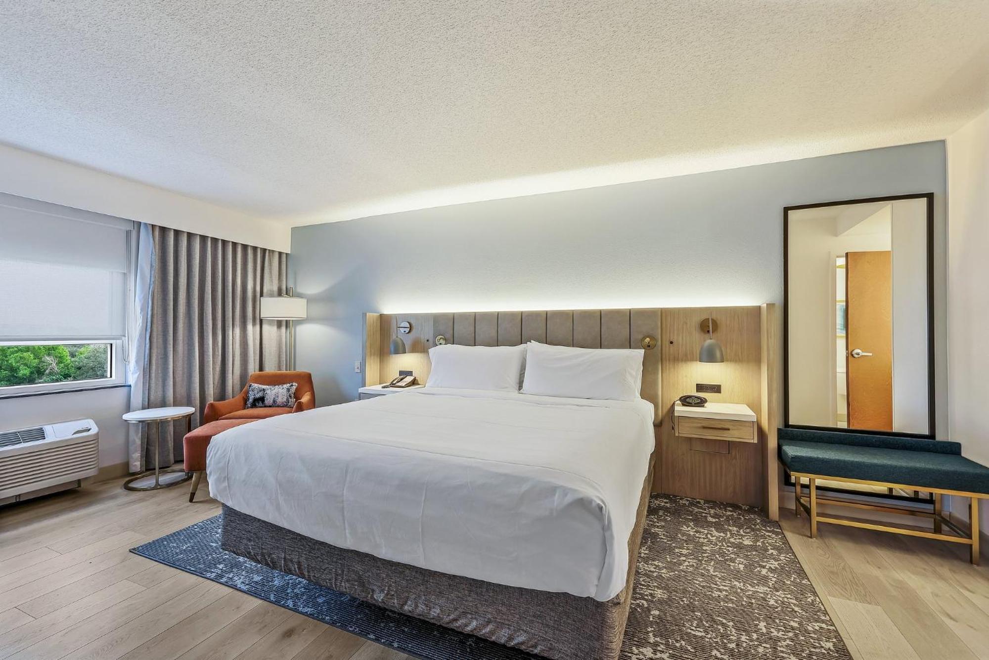 Crowne Plaza Ft Myers Gulf Coast By Ihg Hotel 3*