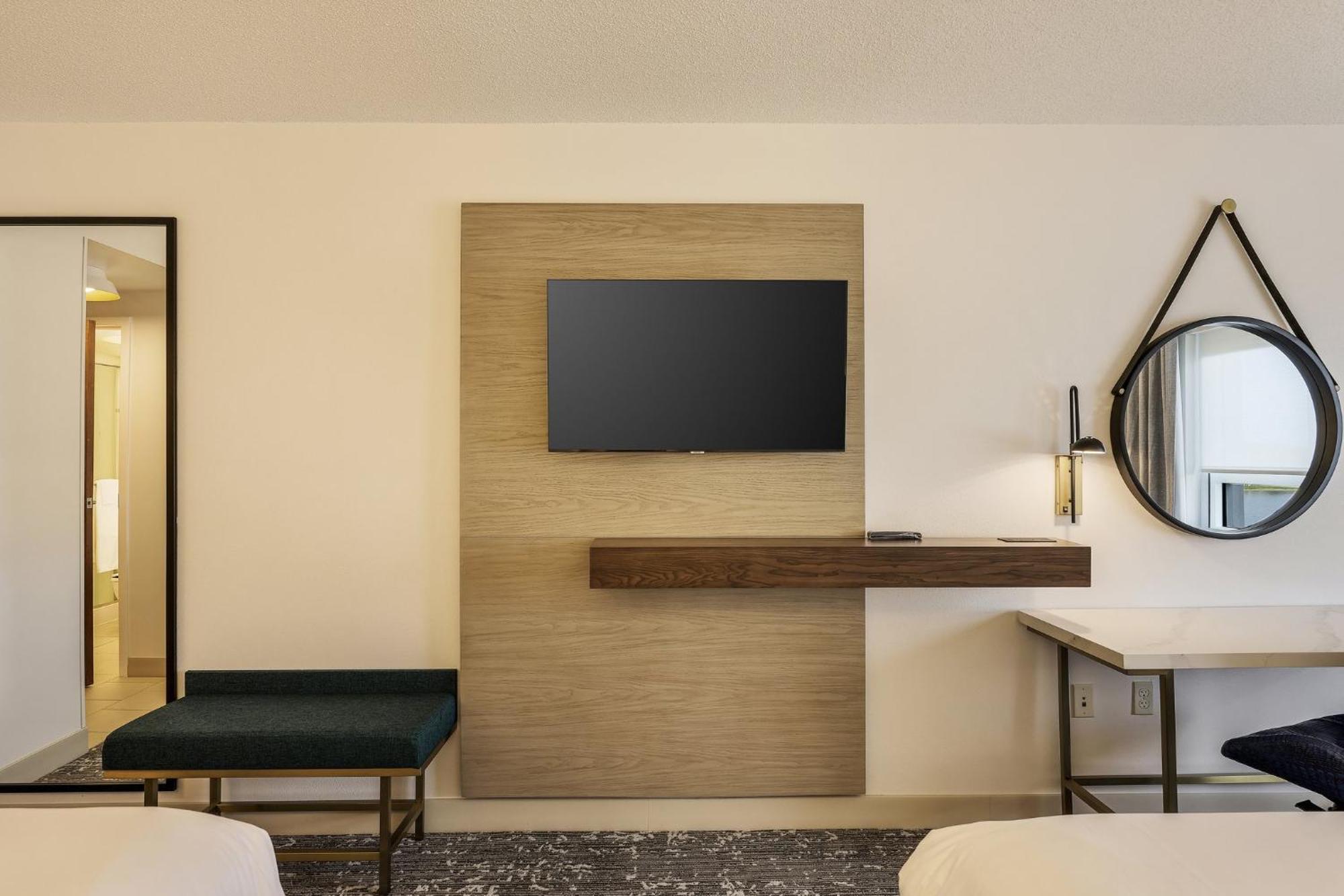 Crowne Plaza Ft Myers Gulf Coast By Ihg