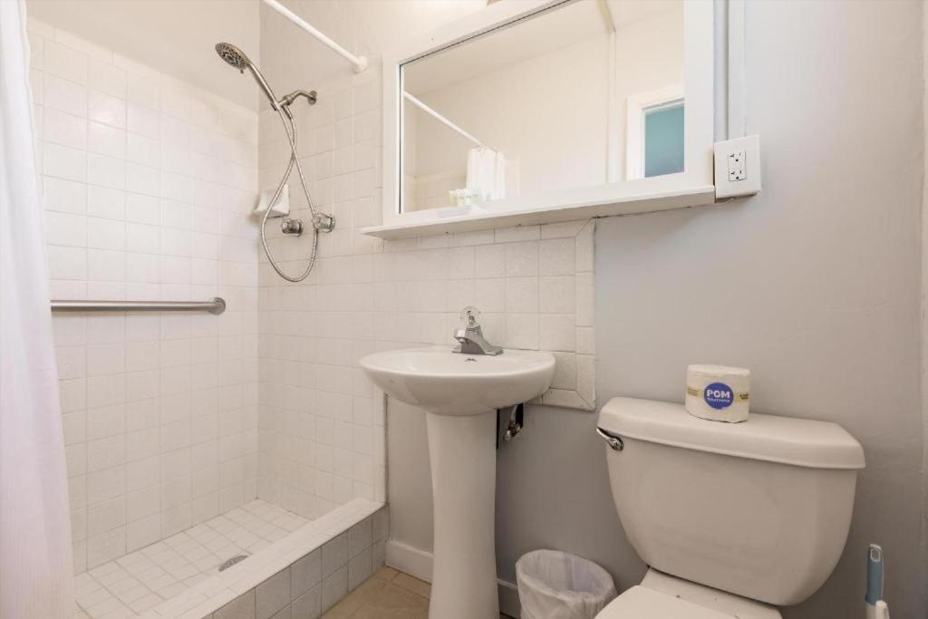 Holiday home Poolfront Near With Full Kitchen! *