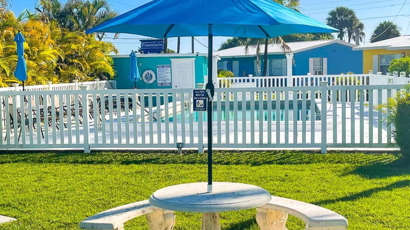 Holiday home Poolfront Near With Full Kitchen! *
