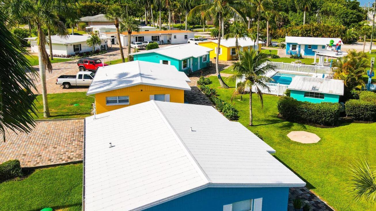 Poolfront Near With Full Kitchen! Holiday home