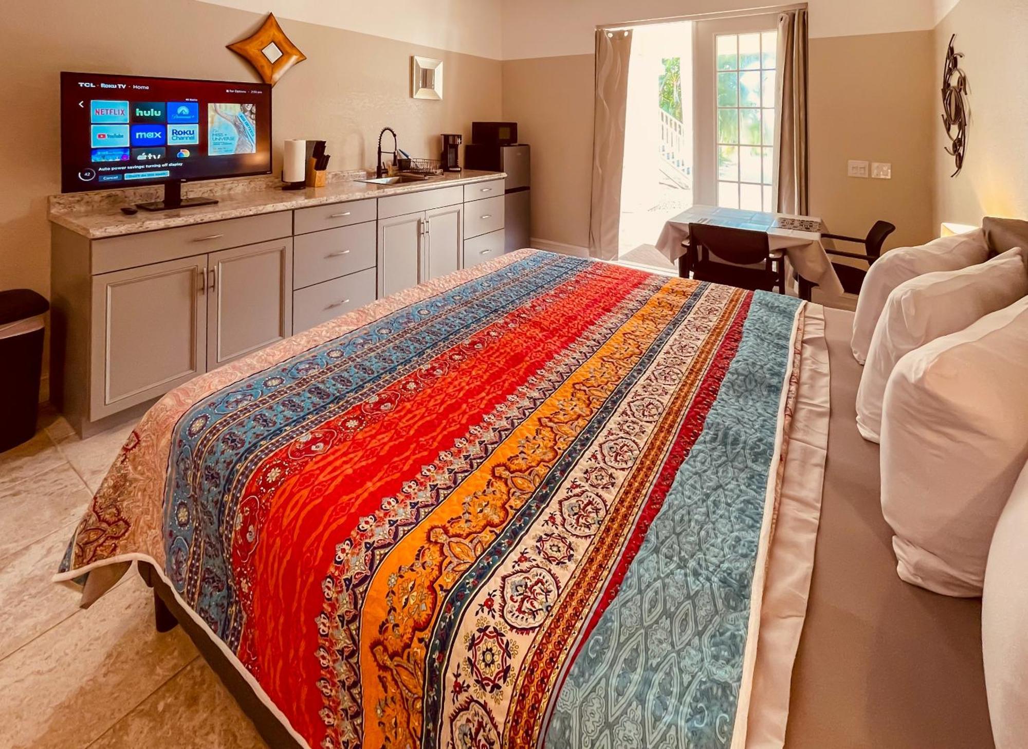 White Orchid Guest house Fort Myers
