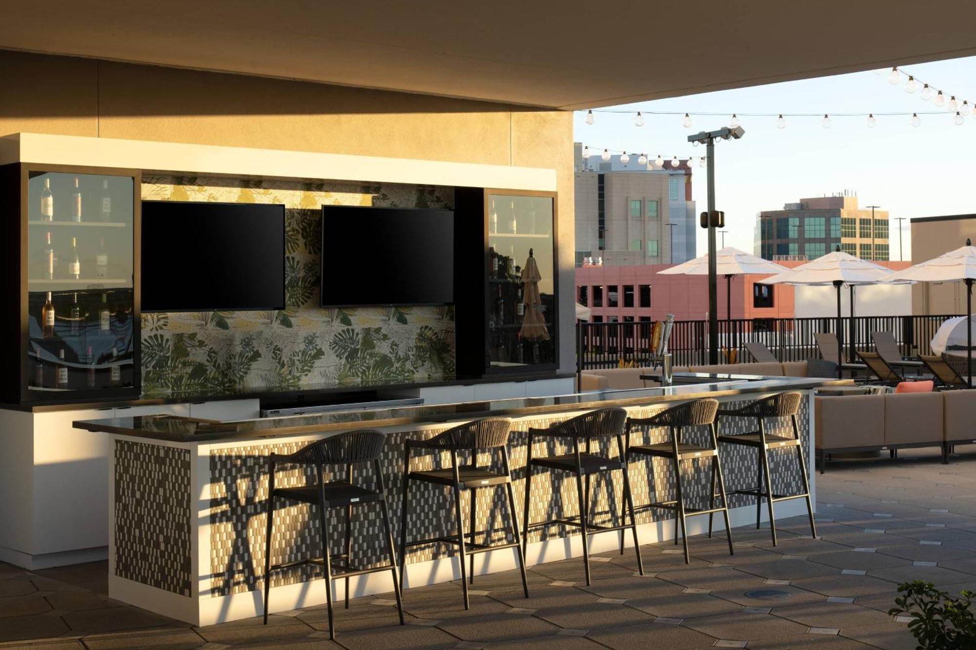 Hotel Luminary & Co., Autograph Collection