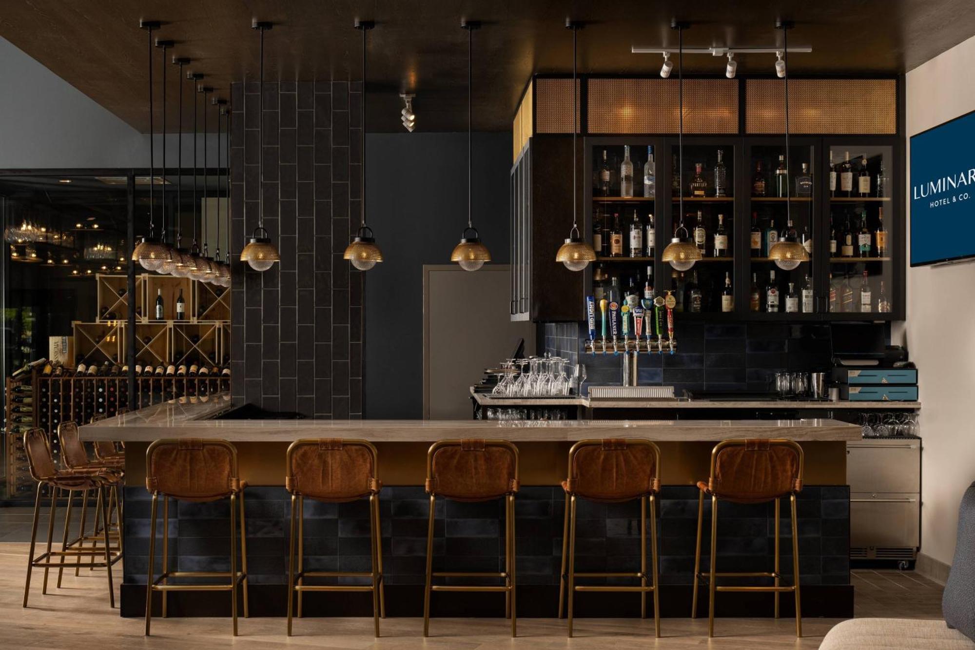Luminary & Co., Autograph Collection 4*
