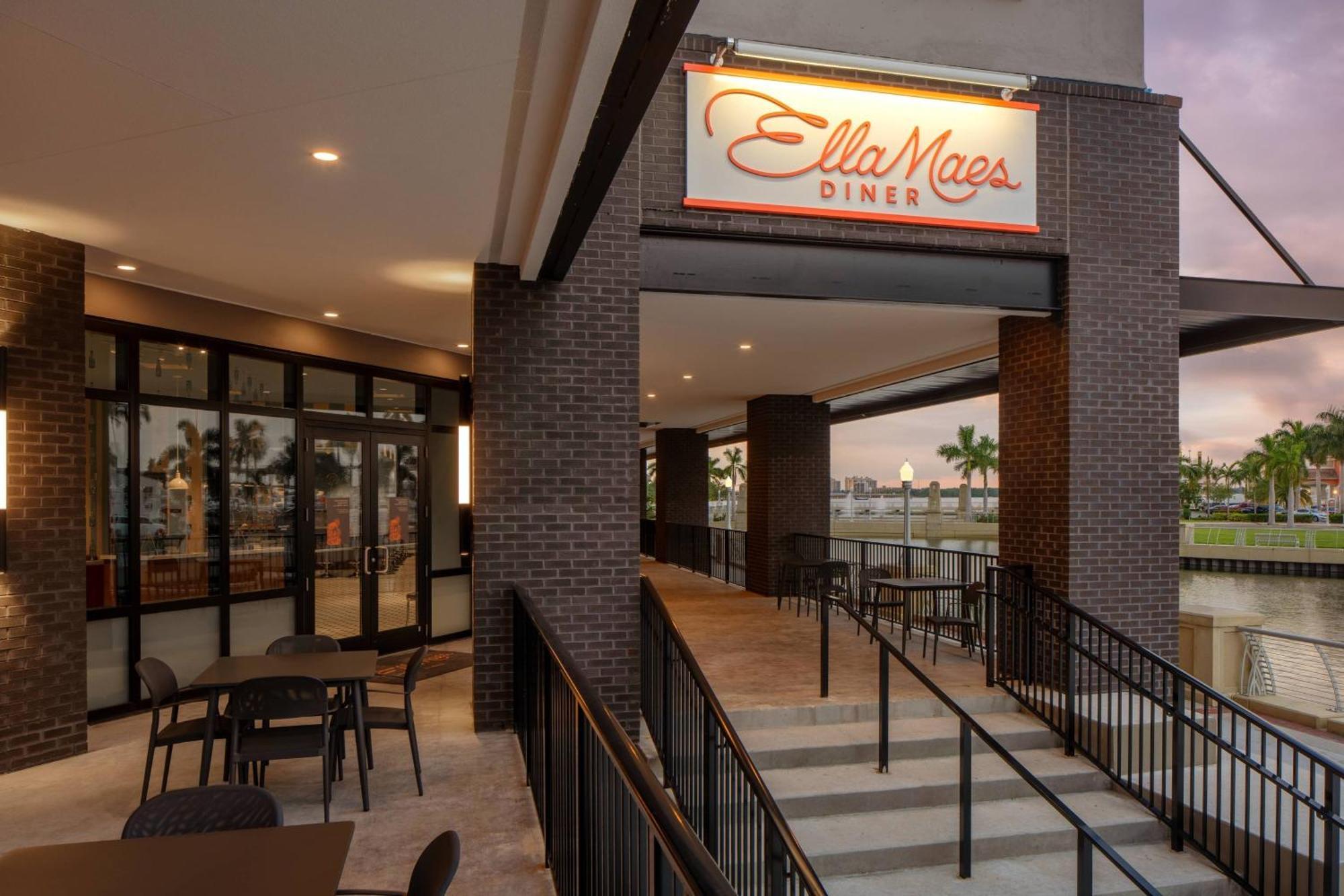 Luminary & Co., Autograph Collection 4* Fort Myers