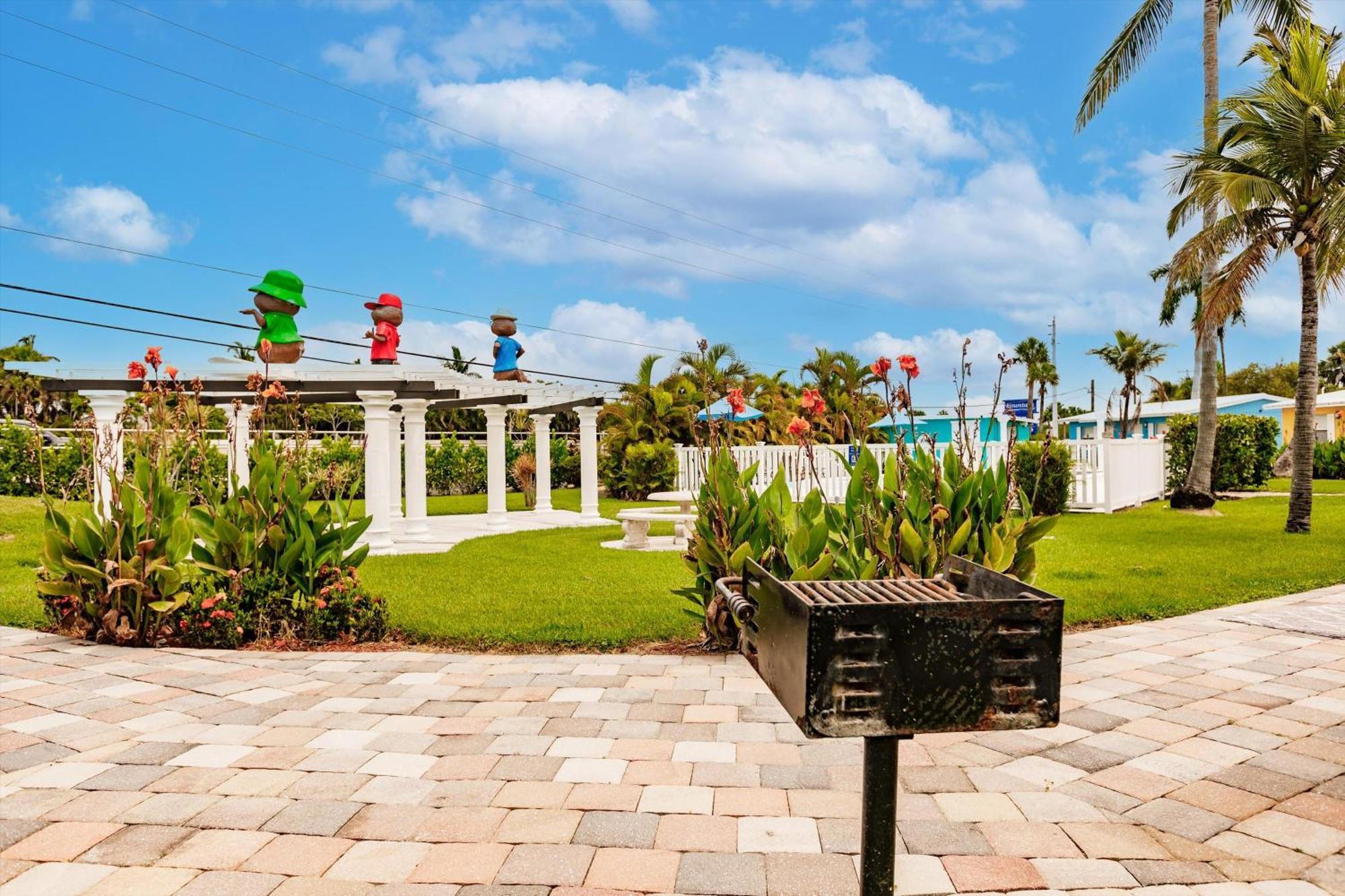 2 Bed With Pool, Close To Beach! Bbq Grills & Patio
