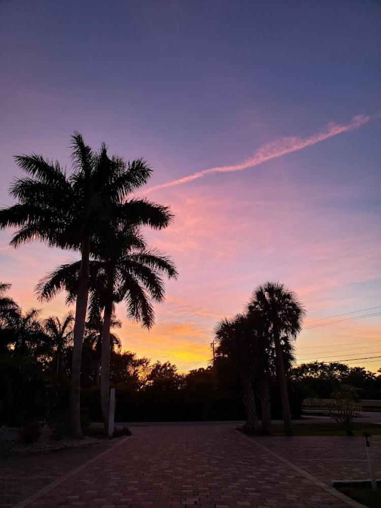 2 Bed With Pool, Close To Beach! Bbq Grills & Patio