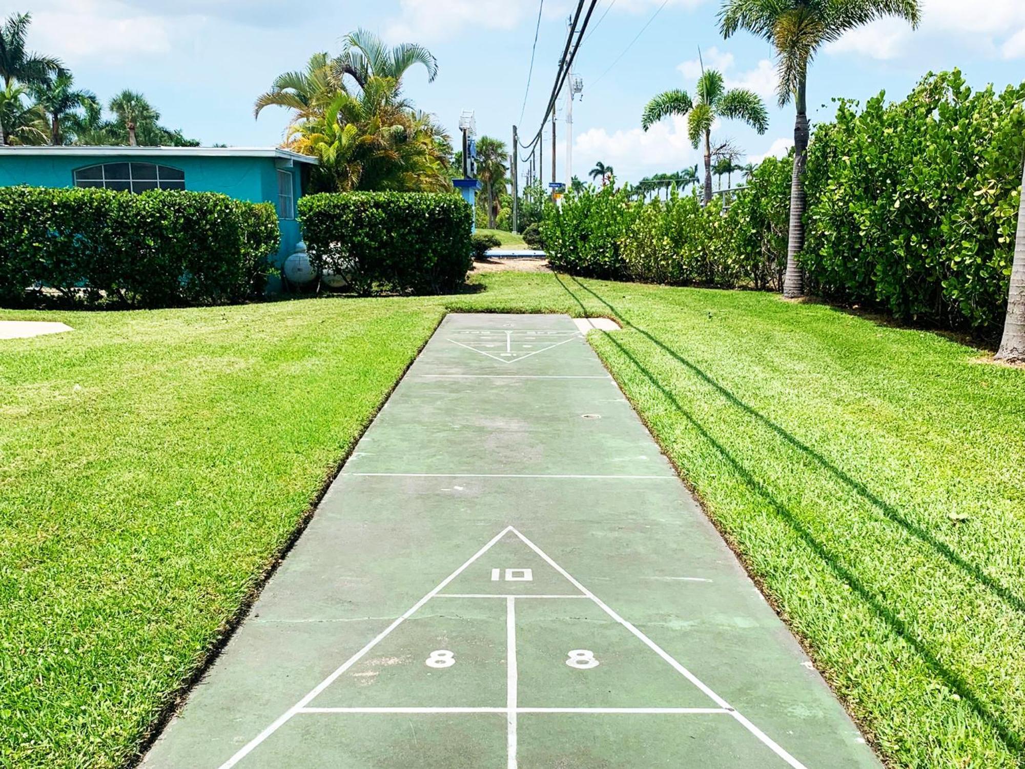 2 Bed With Pool, Close To Beach! Bbq Grills & Patio Apartment