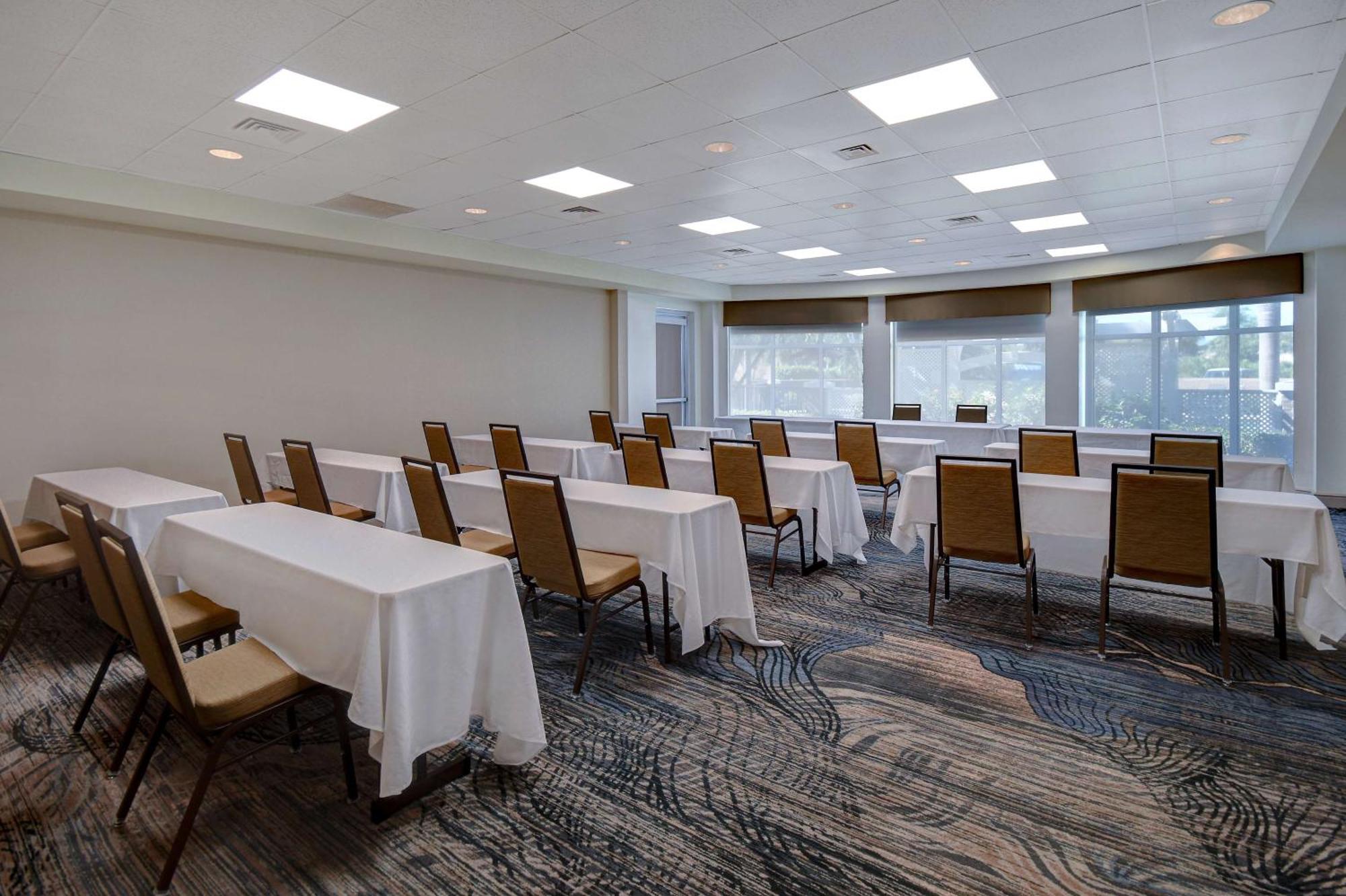 Hilton Garden Myers Hotel 3*