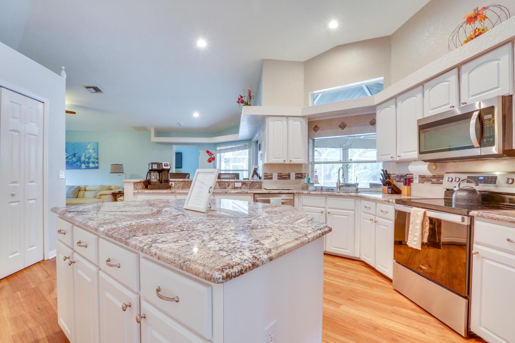 Private Myers Escape With Screened Pool And Lanai