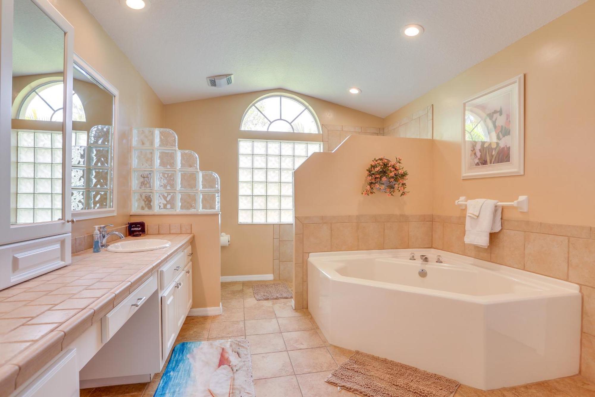 Holiday home Private Myers Escape With Screened Pool And Lanai *