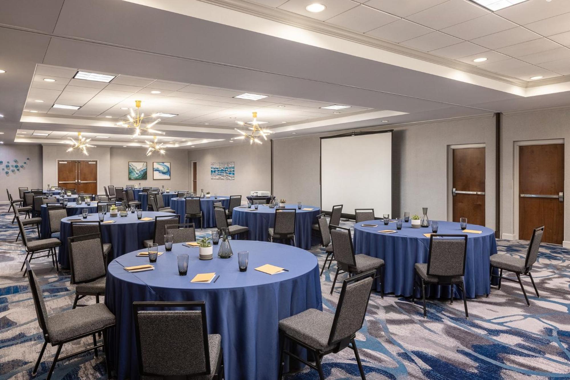 Hotel Crowne Plaza Ft Myers Gulf Coast By Ihg 3*
