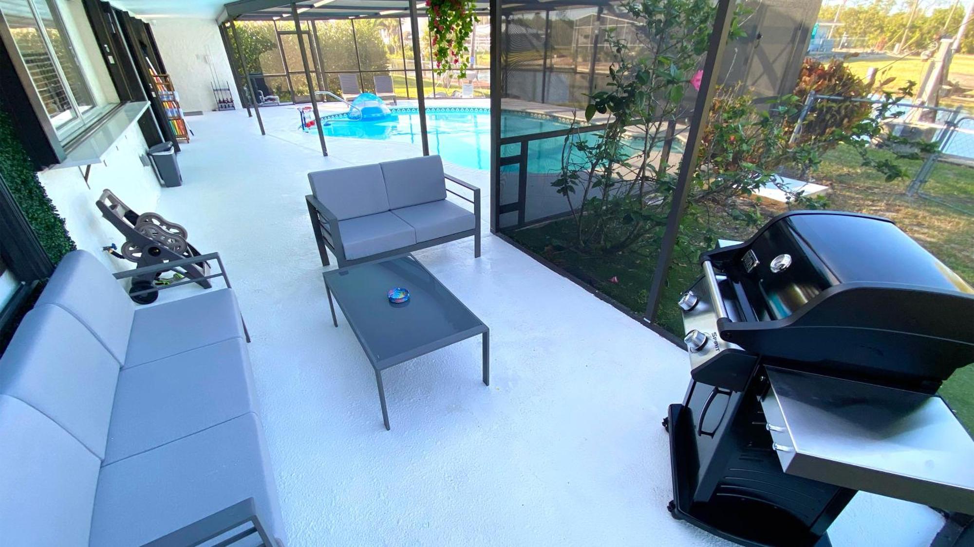 Waterfront Gulf Gateway: Pool/dock/grill/gameroom Holiday home *