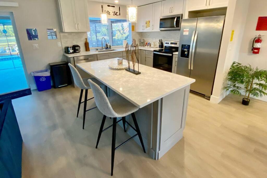 Waterfront Gulf Gateway: Pool/dock/grill/gameroom Fort Myers
