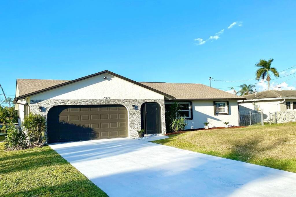 Waterfront Gulf Gateway: Pool/dock/grill/gameroom *