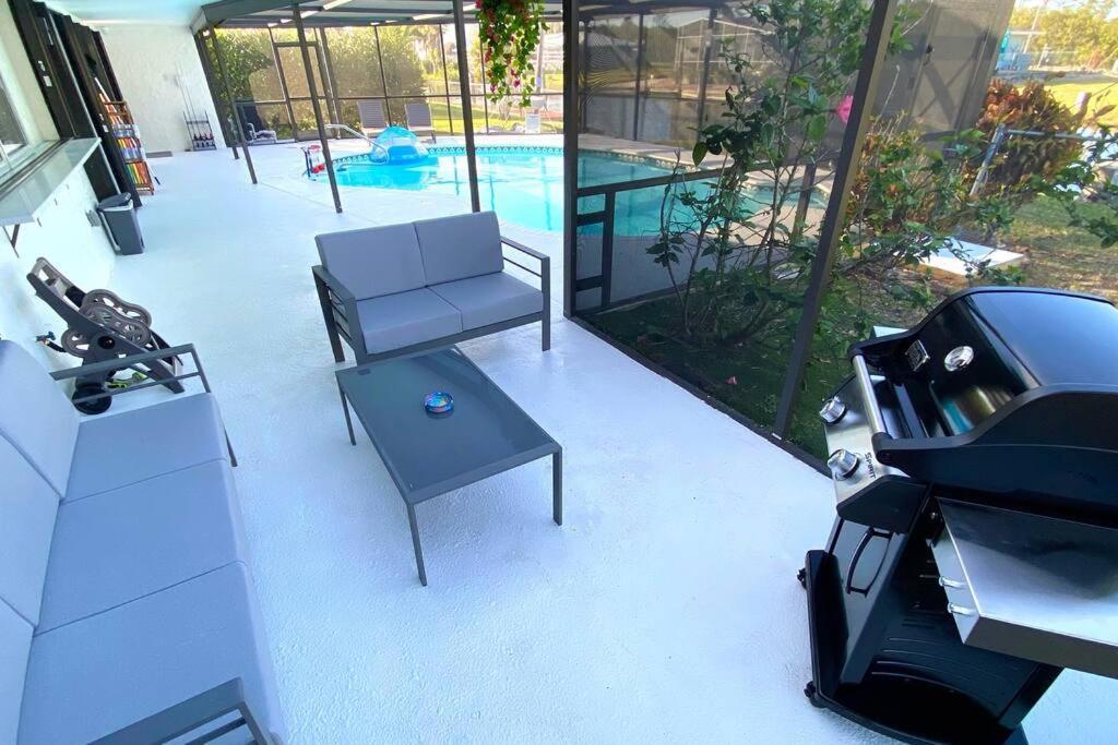 Waterfront Gulf Gateway: Pool/dock/grill/gameroom Fort Myers