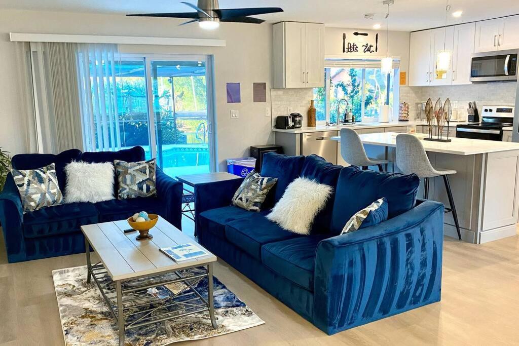 Waterfront Gulf Gateway: Pool/dock/grill/gameroom Holiday home