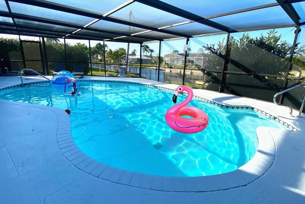 Waterfront Gulf Gateway: Pool/dock/grill/gameroom Holiday home *