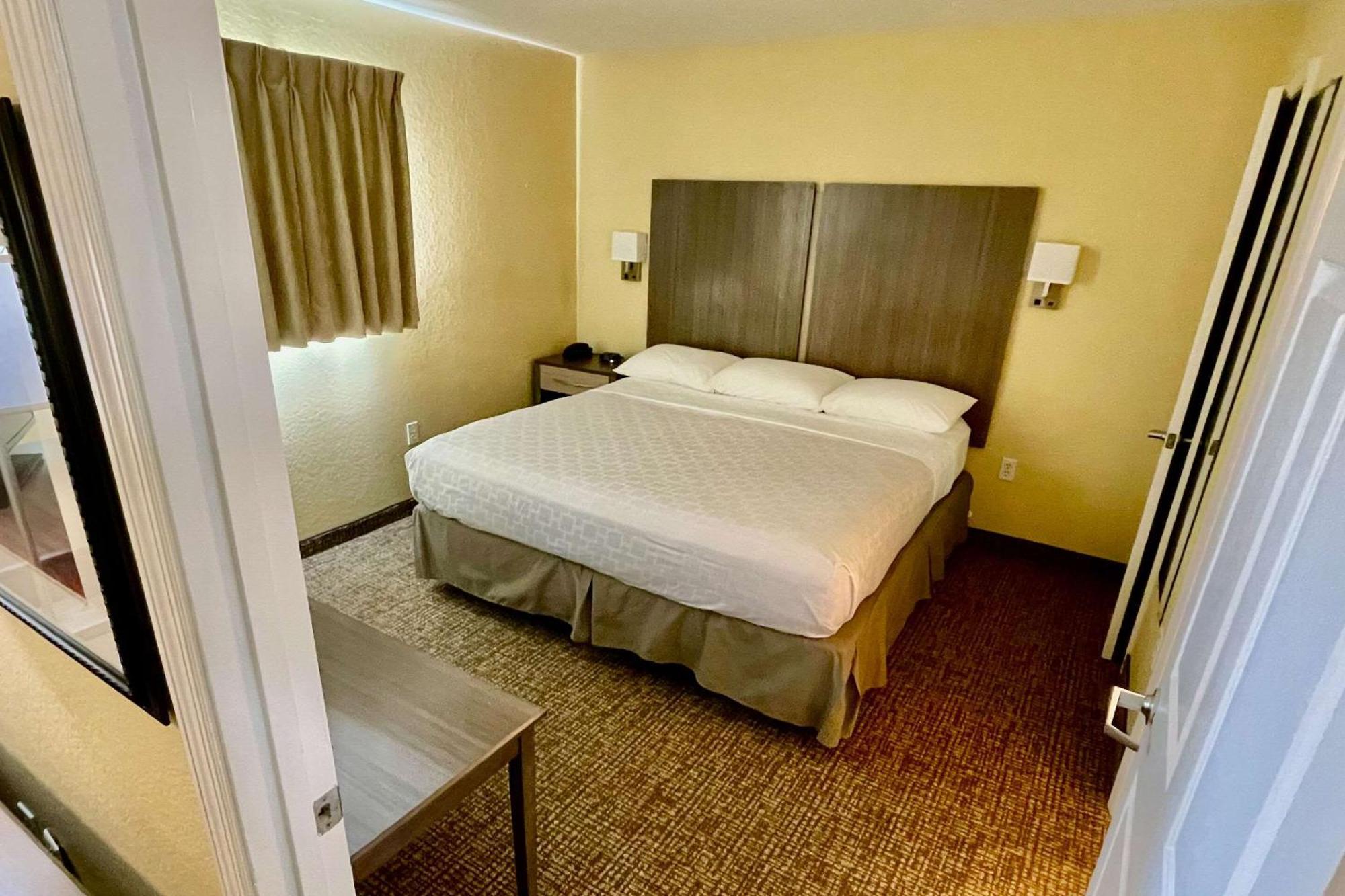 Suburban Myers Cape Coral 2*