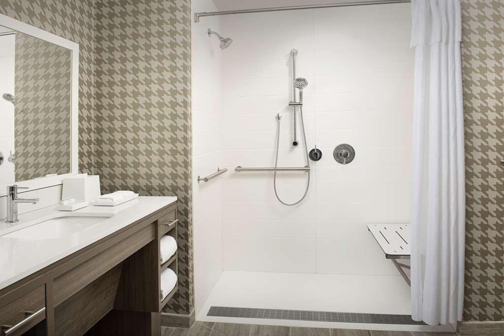 Home2 By Hilton Myers Airport 3*