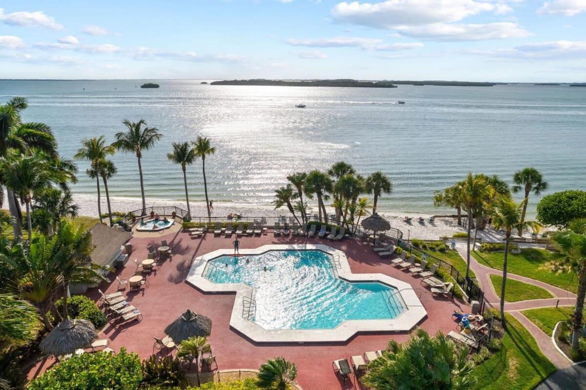 Gorgeous Renovated In Upscale Sanibel Harbour Tower Apartment *