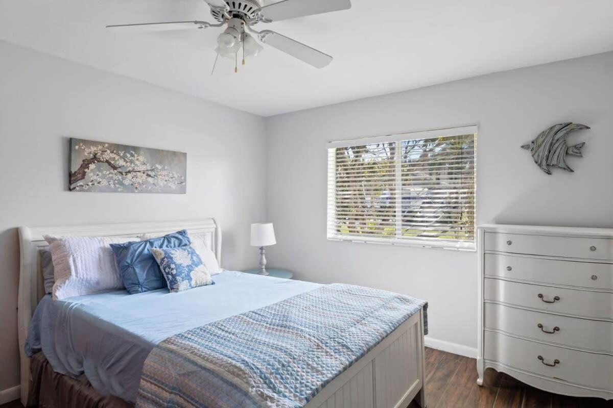 Cute Coastal With Pool Fort Myers
