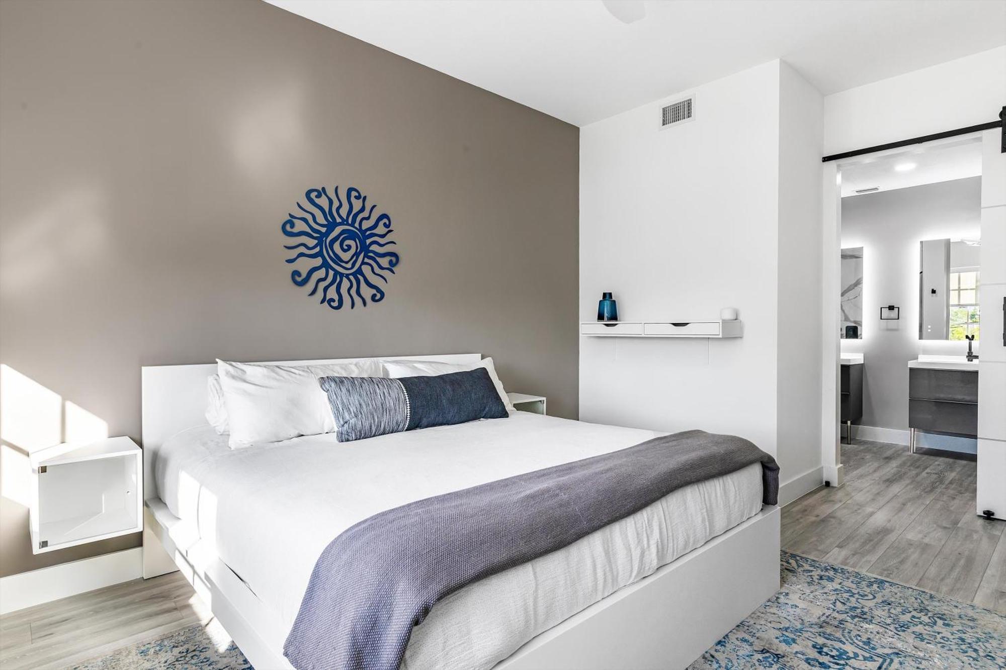 Chic & Cozy River District Townhouse