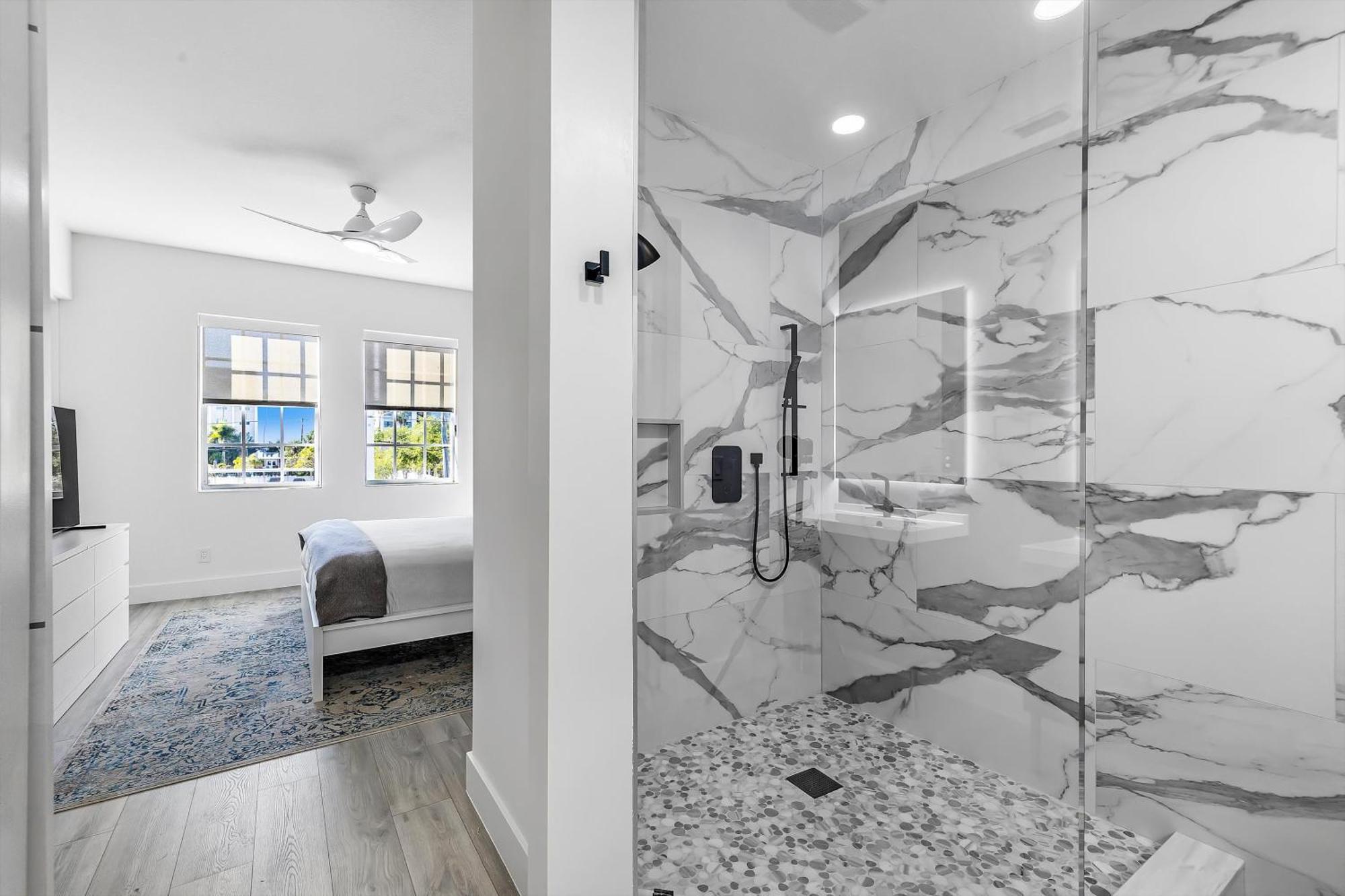 Chic & Cozy River District Townhouse