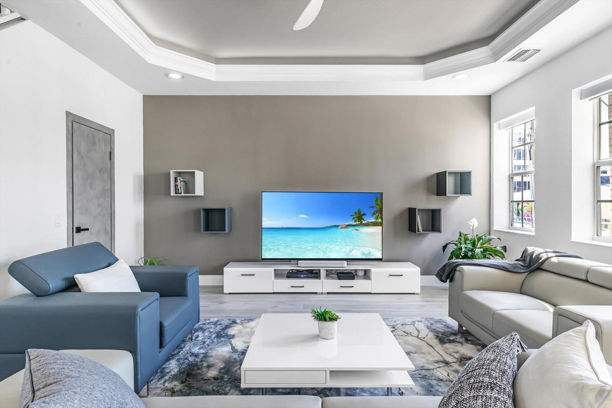 Chic & Cozy River District Townhouse Fort Myers