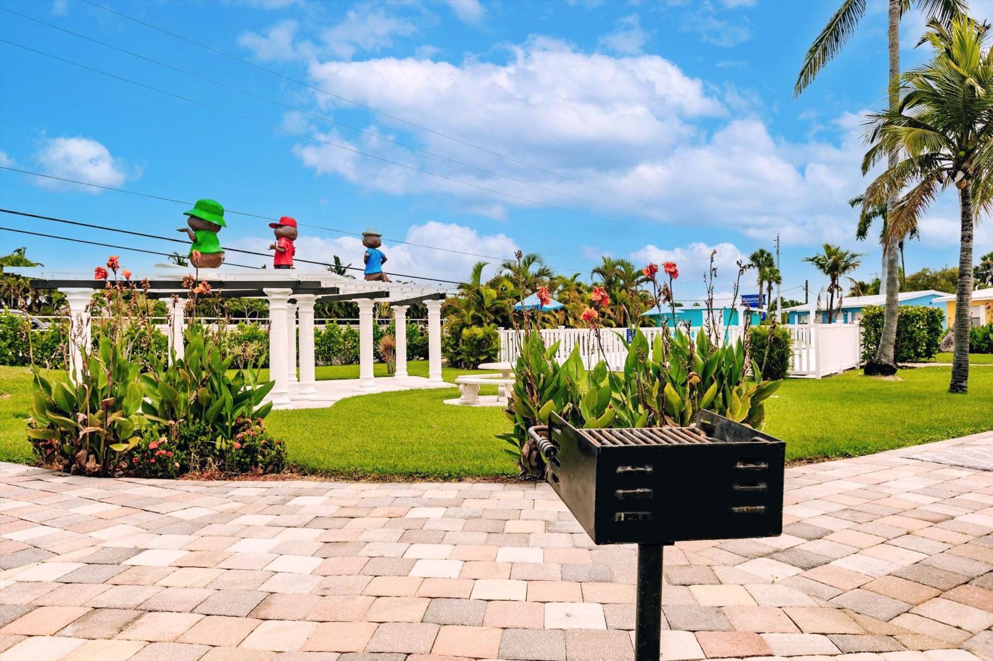 Poolfront Near With Full Kitchen! * Fort Myers