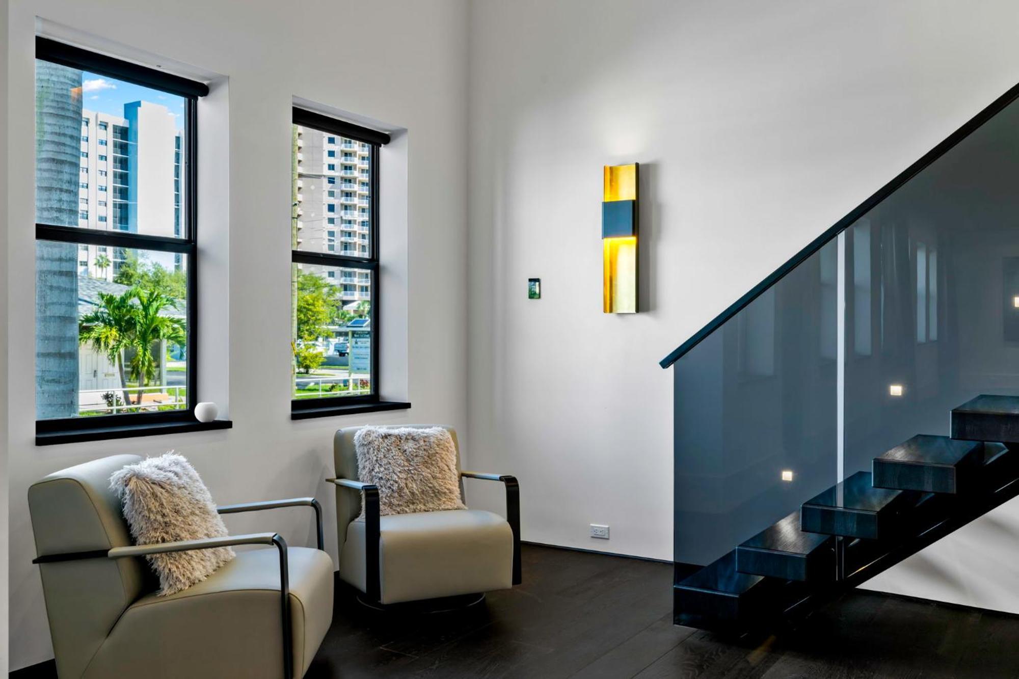 Modern Loft In Downtown River District