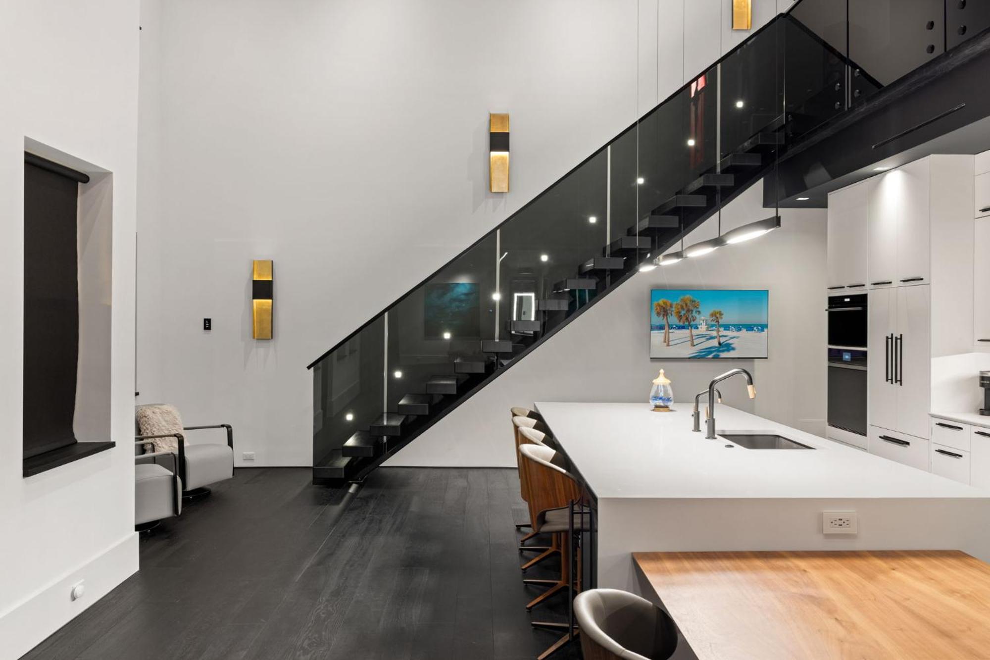 Modern Loft In Downtown River District