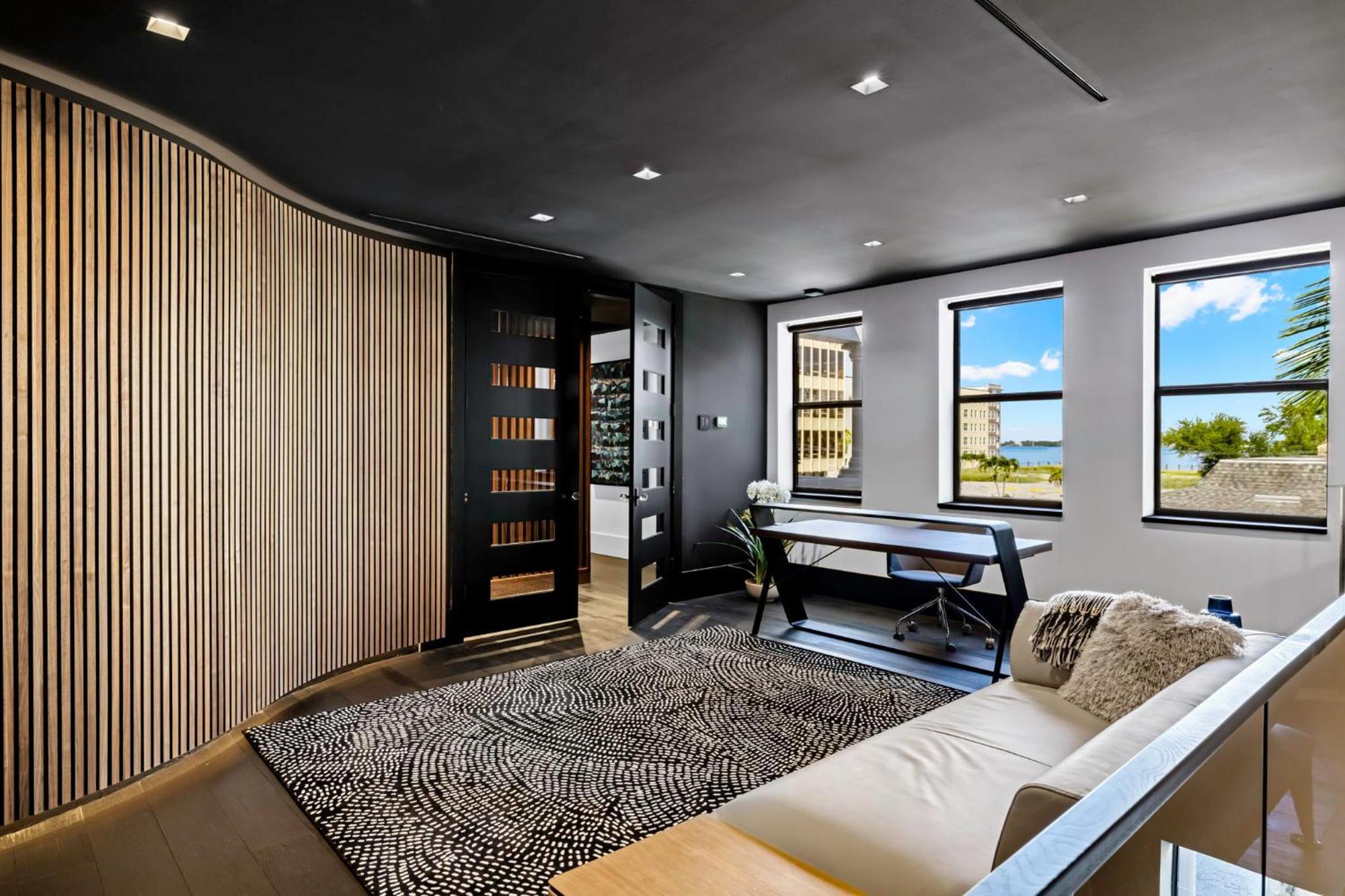 Modern Loft In Downtown River District Holiday home *