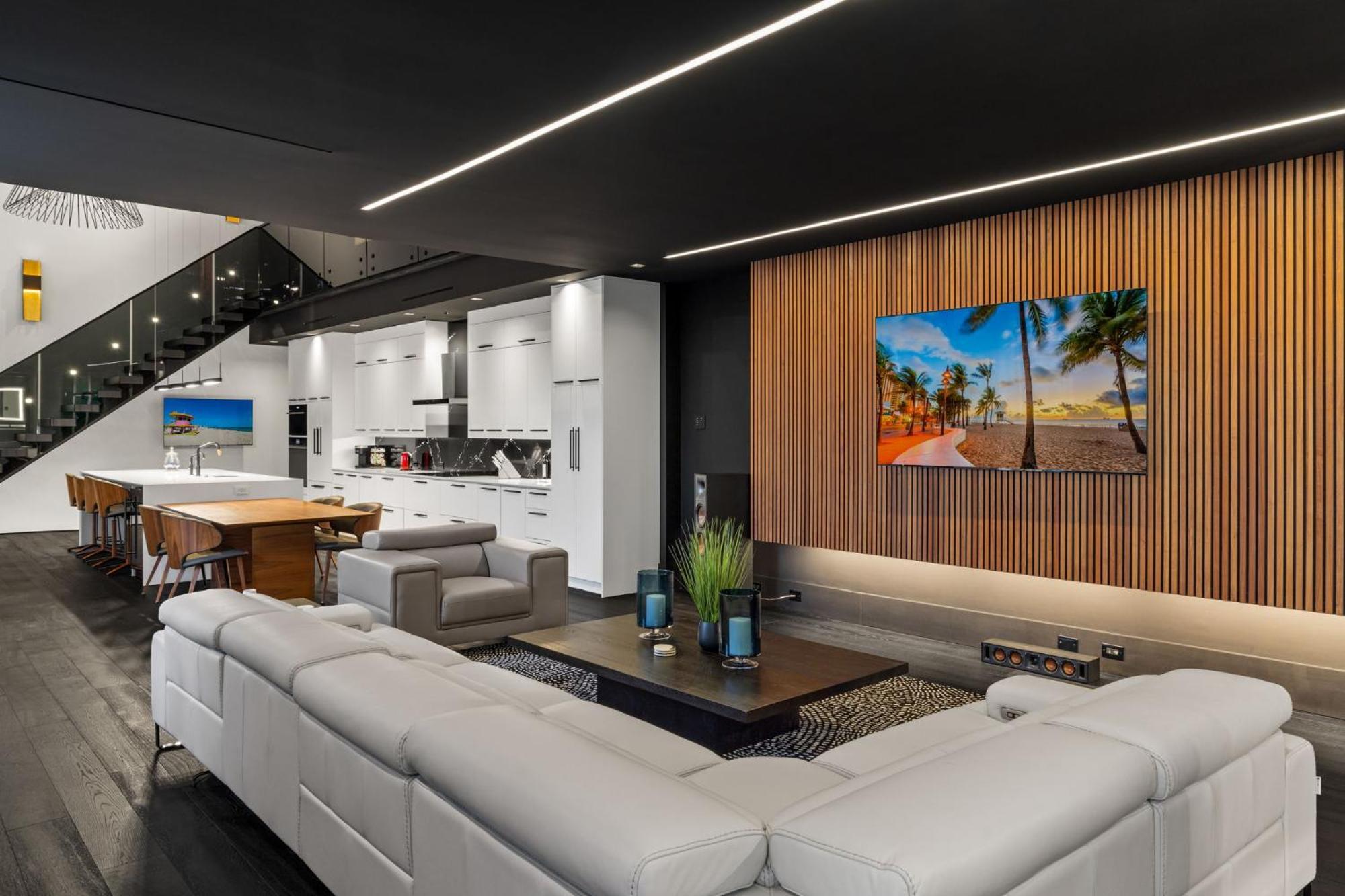 Modern Loft In Downtown River District Holiday home