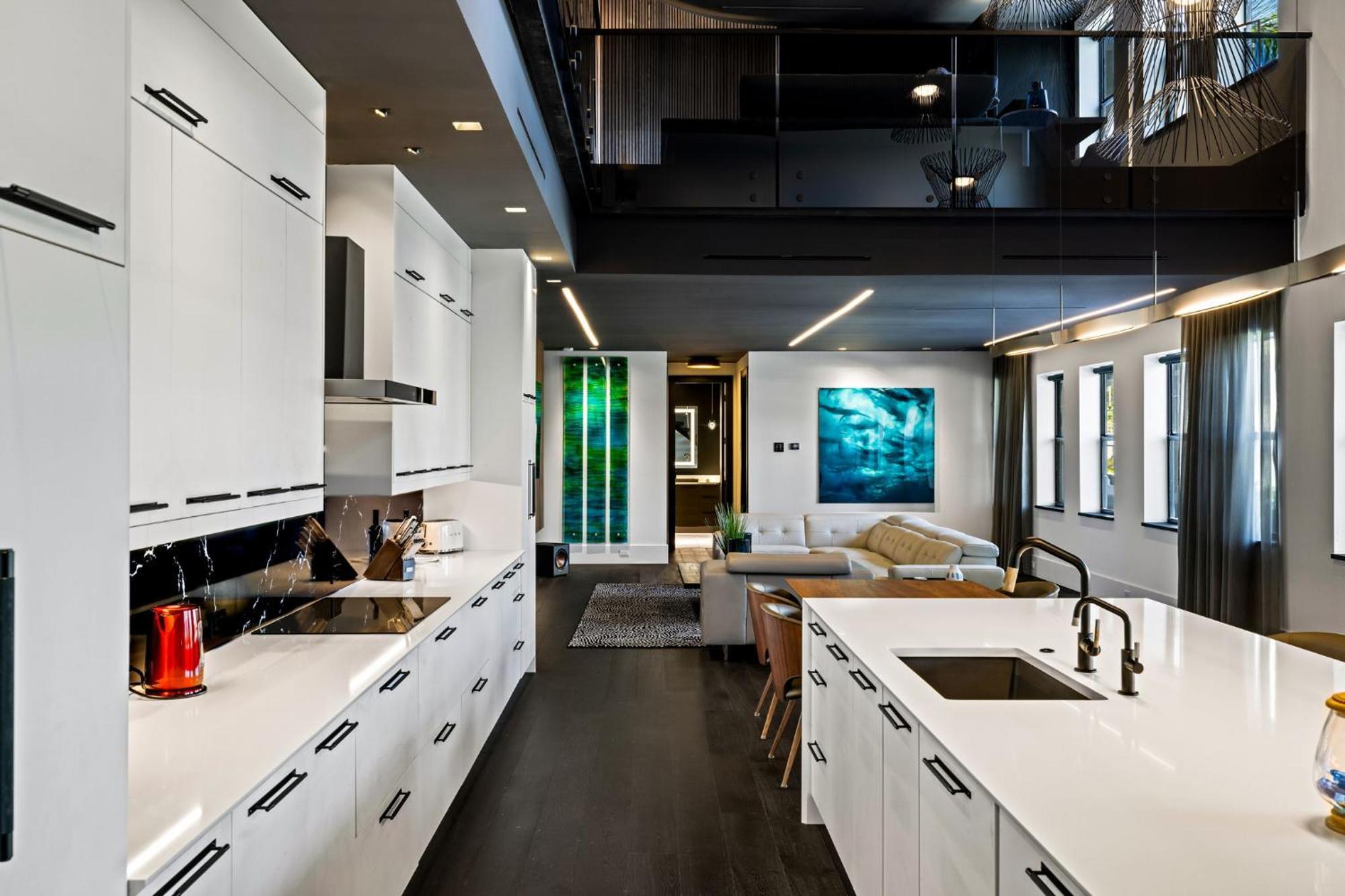 Modern Loft In Downtown River District