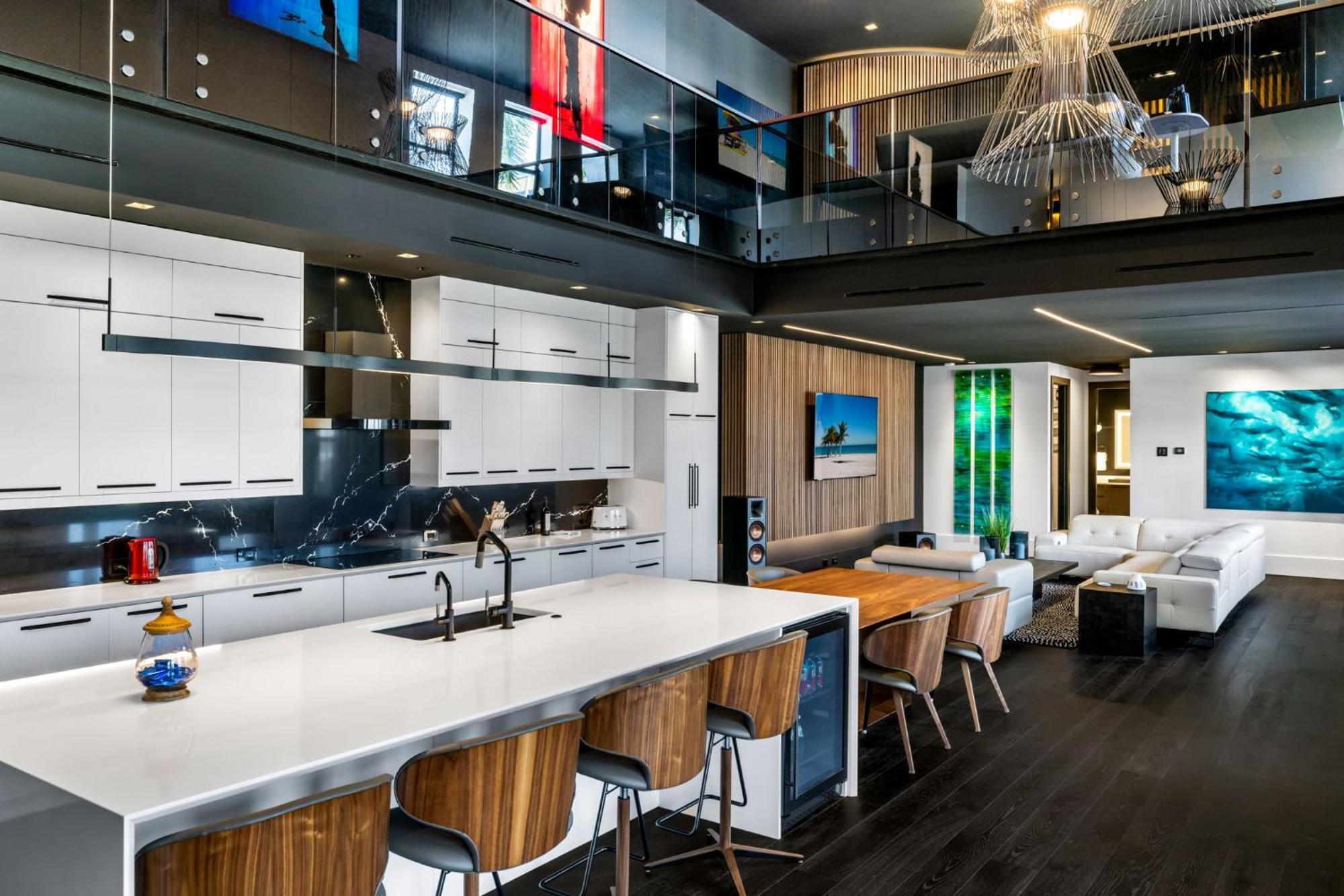Modern Loft In Downtown River District