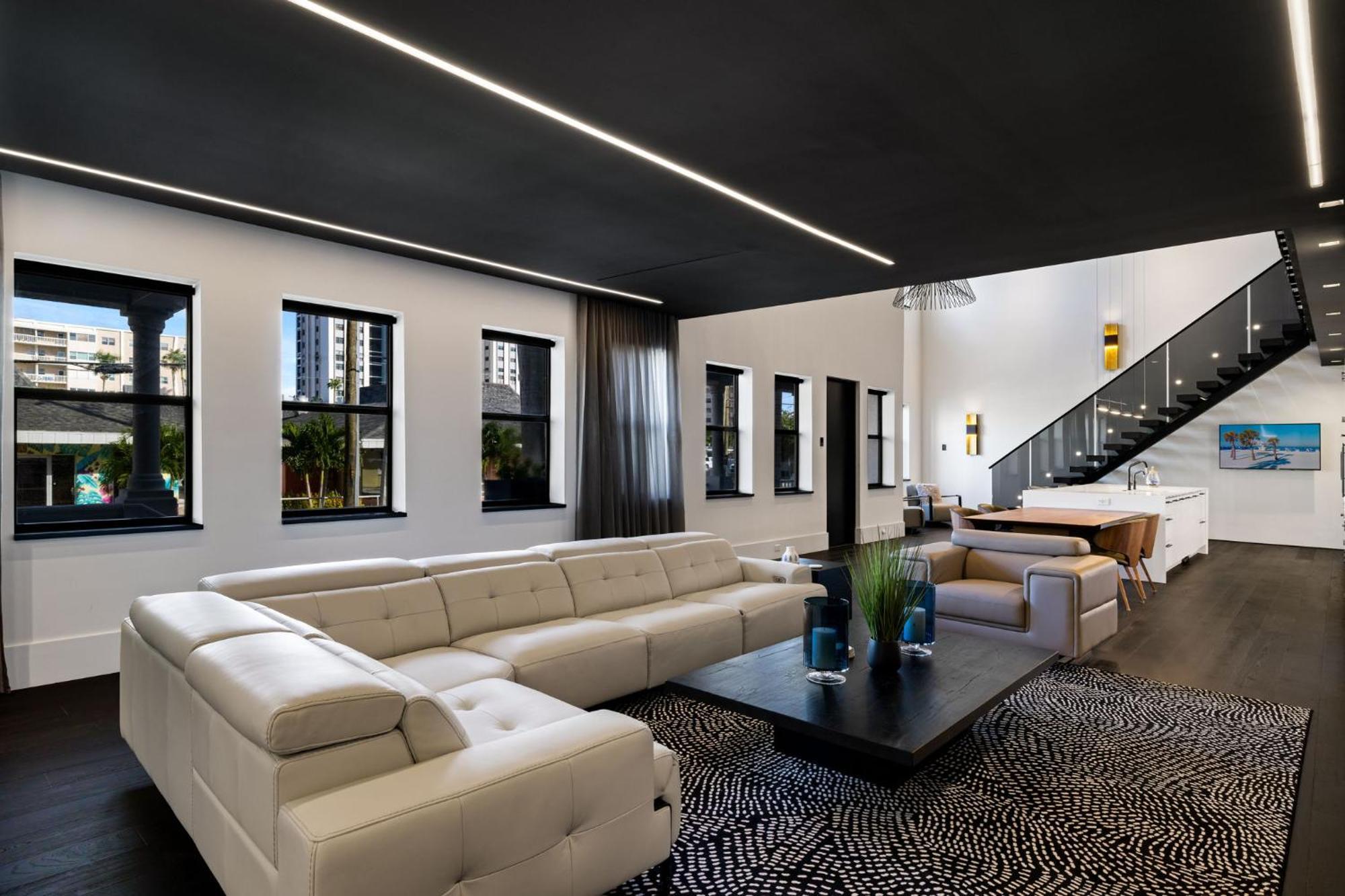 Modern Loft In Downtown River District Holiday home