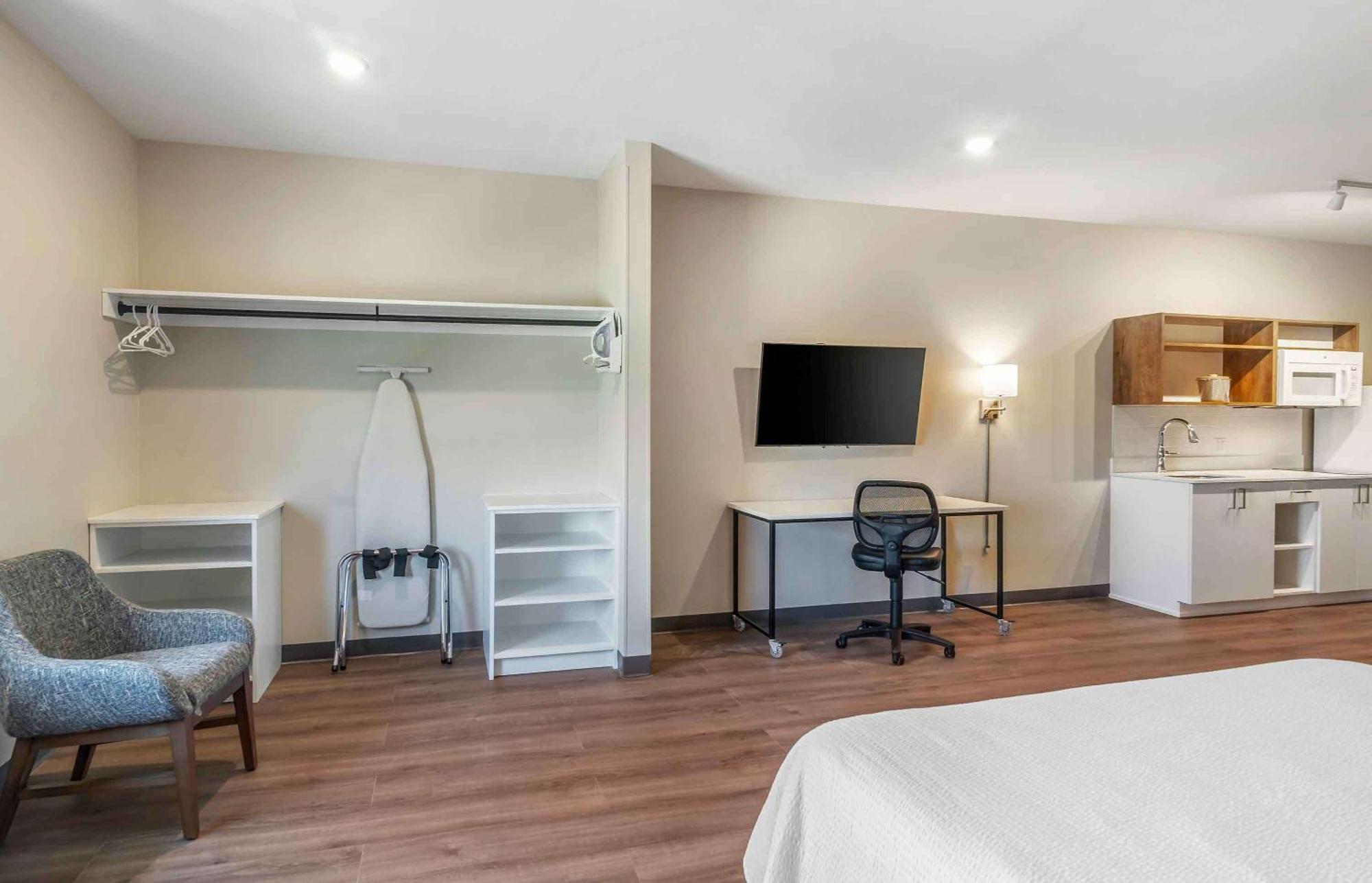 Extended America Premier - Myers - Airport Hotel *