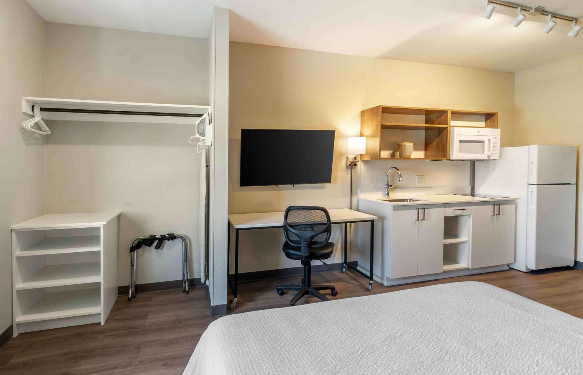 Extended America Premier - Myers - Airport Hotel