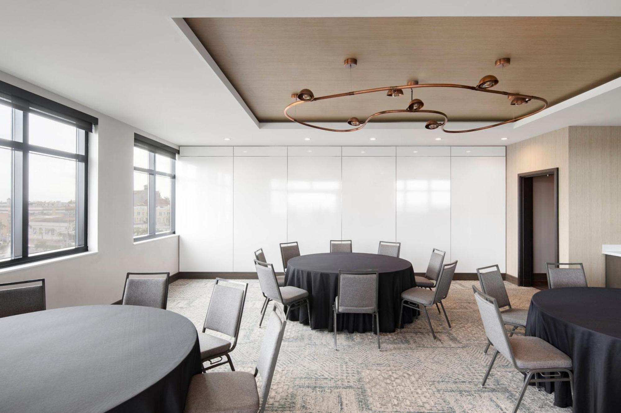 Luminary & Co., Autograph Collection Hotel 4*
