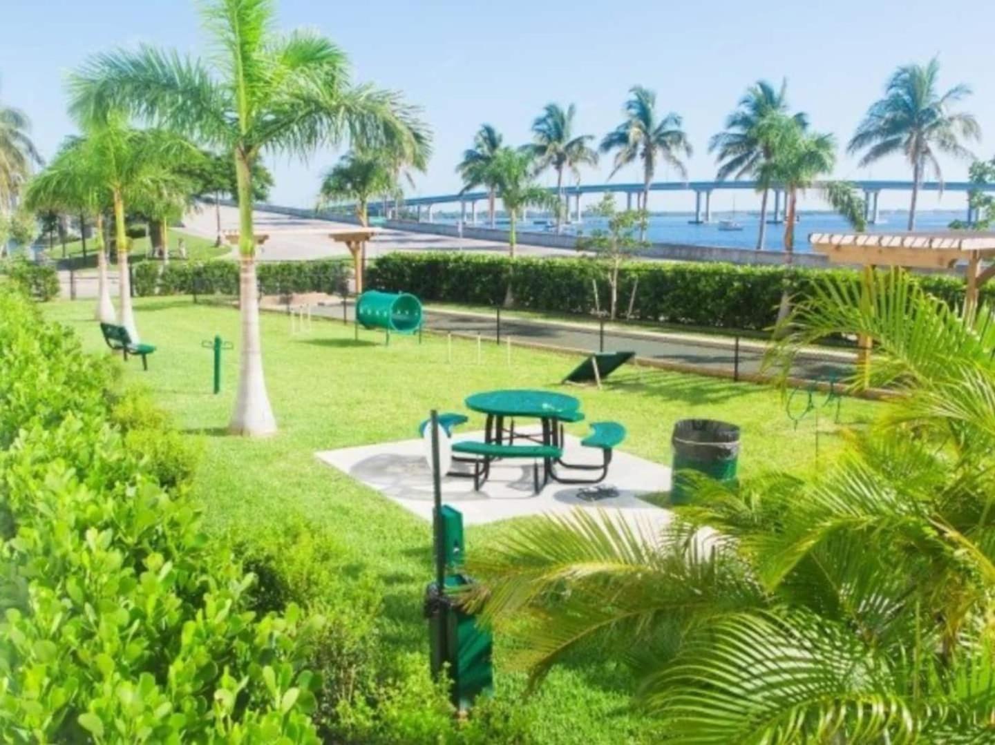 High-rise Waterfront Haven *