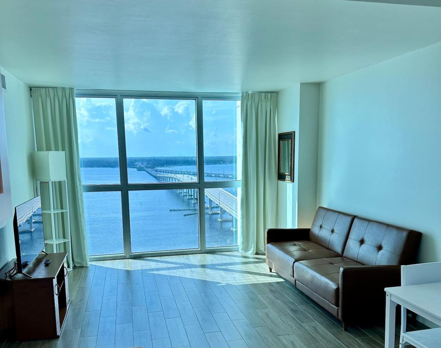 High-rise Waterfront Haven Fort Myers