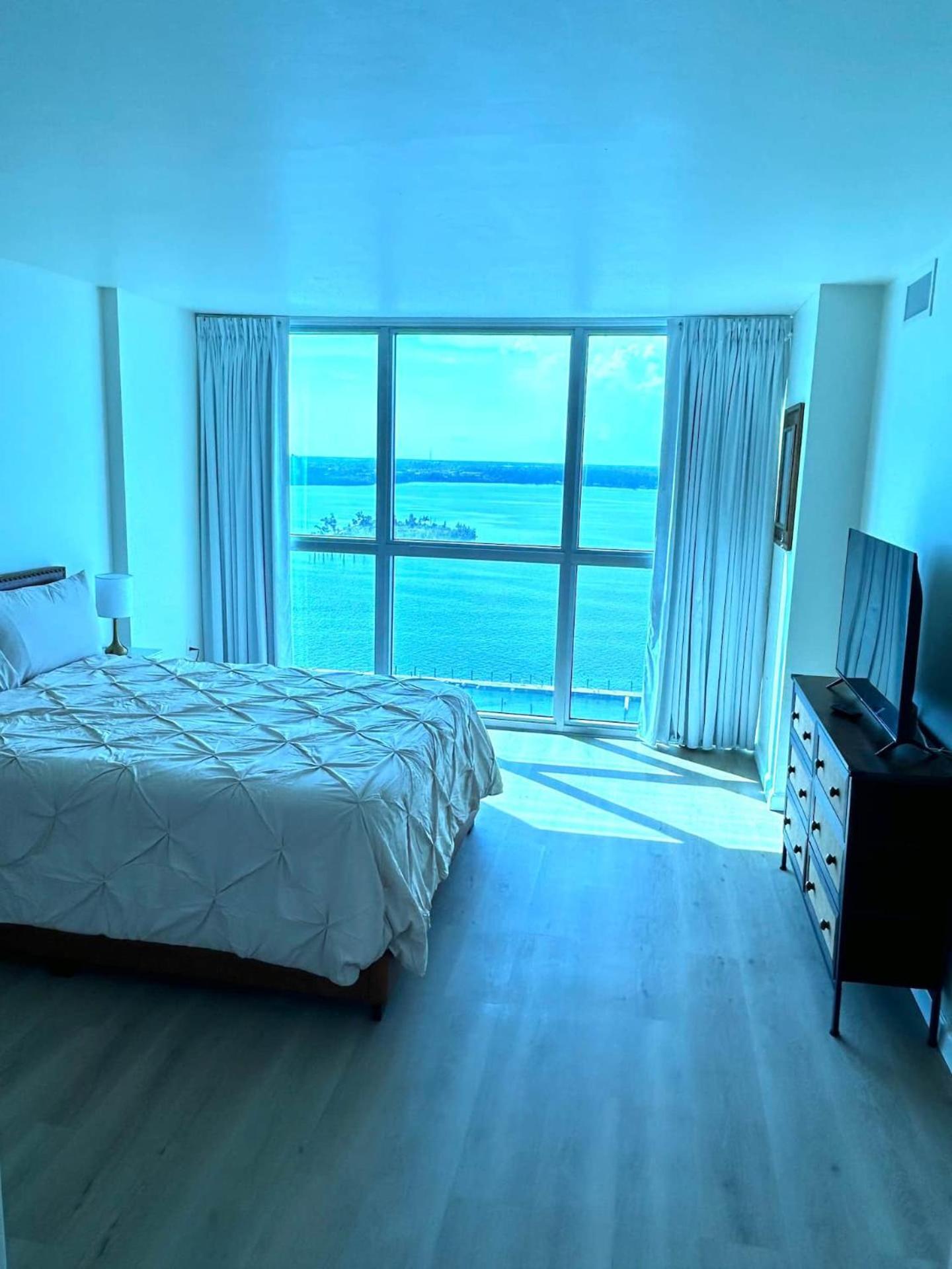High-rise Waterfront Haven * Fort Myers