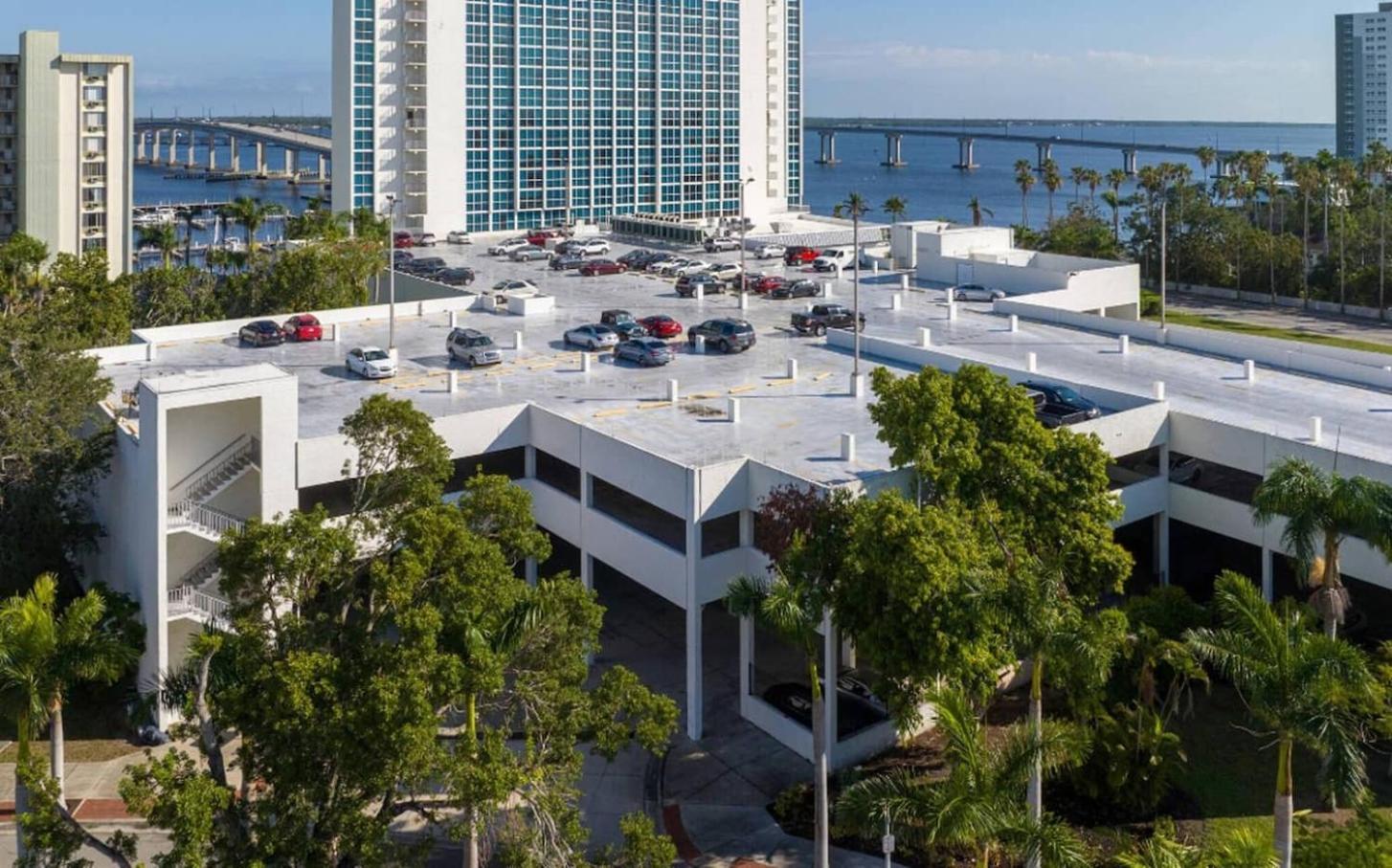 High-rise Waterfront Haven *