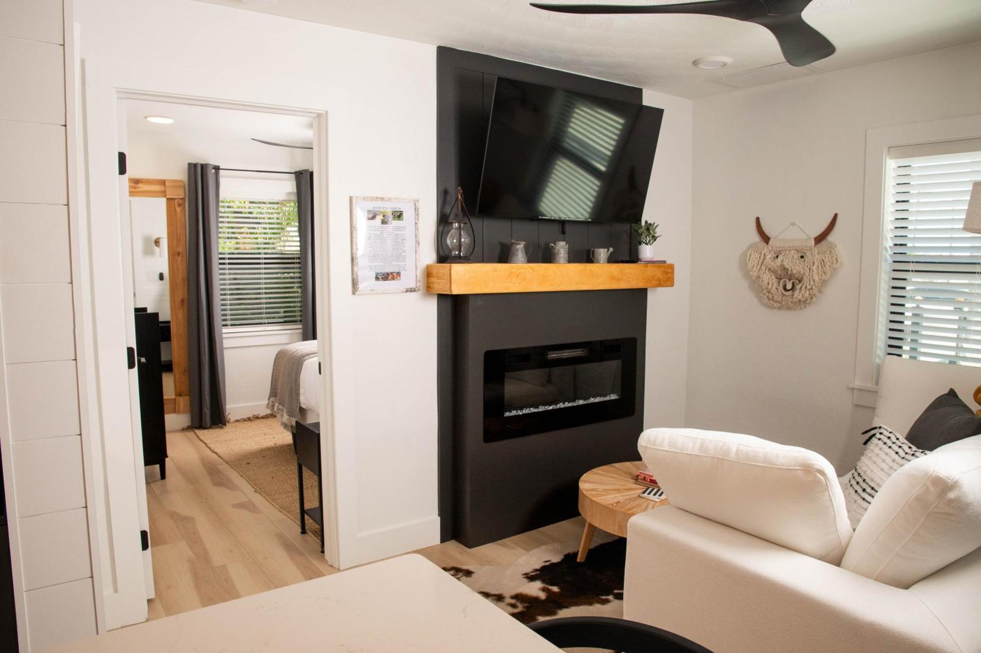 Apartment Cracker Cow - A Fort Myers