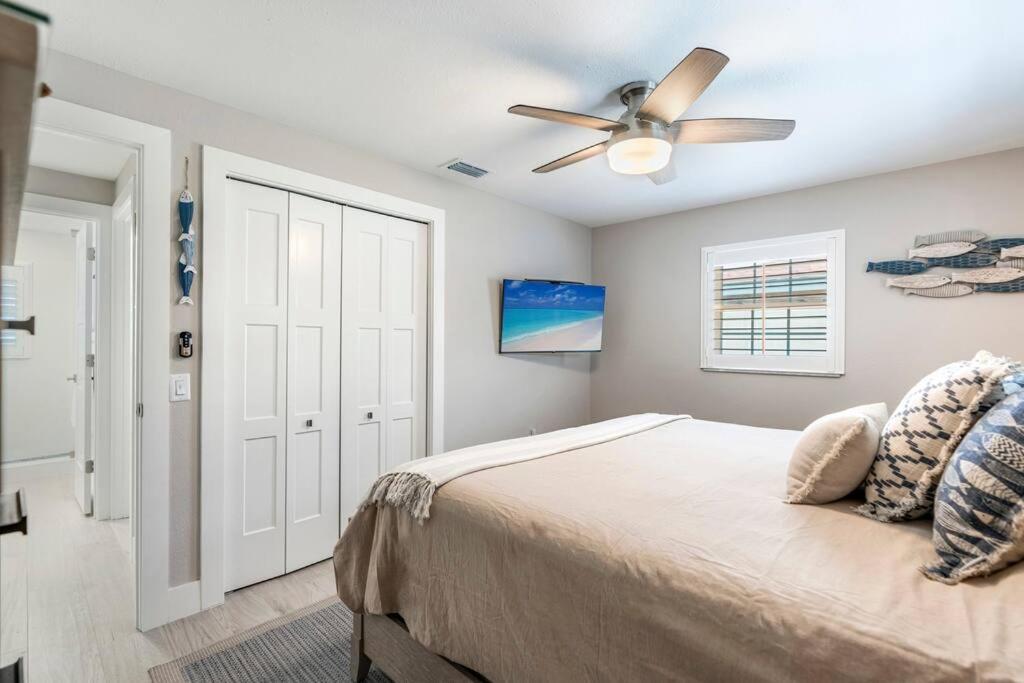Stunning New Listing Complete Remodel Conveniently Located Three Bedroom Den With Sleeper Sofa * Fort Myers
