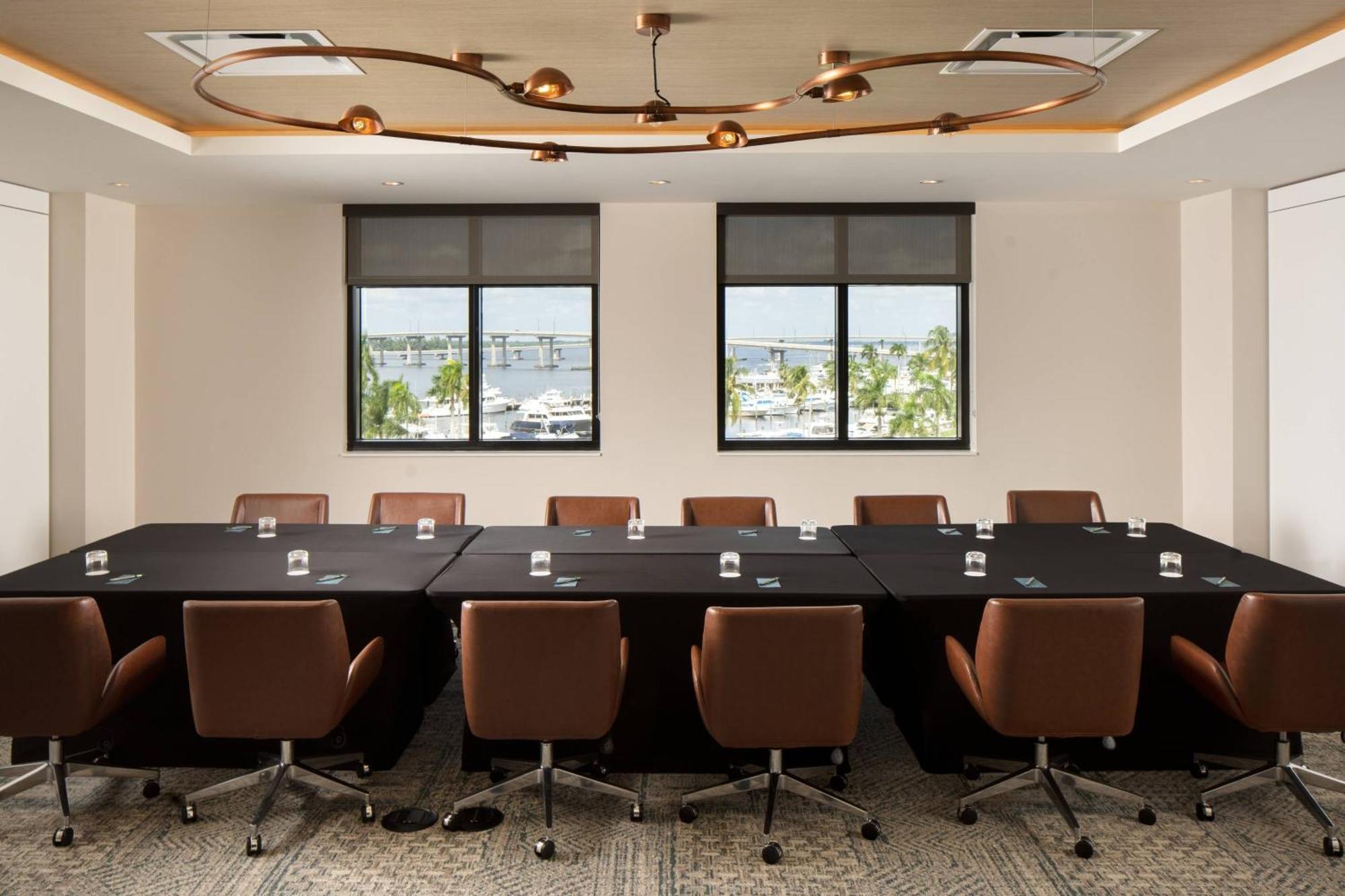Luminary & Co., Autograph Collection Hotel 4*