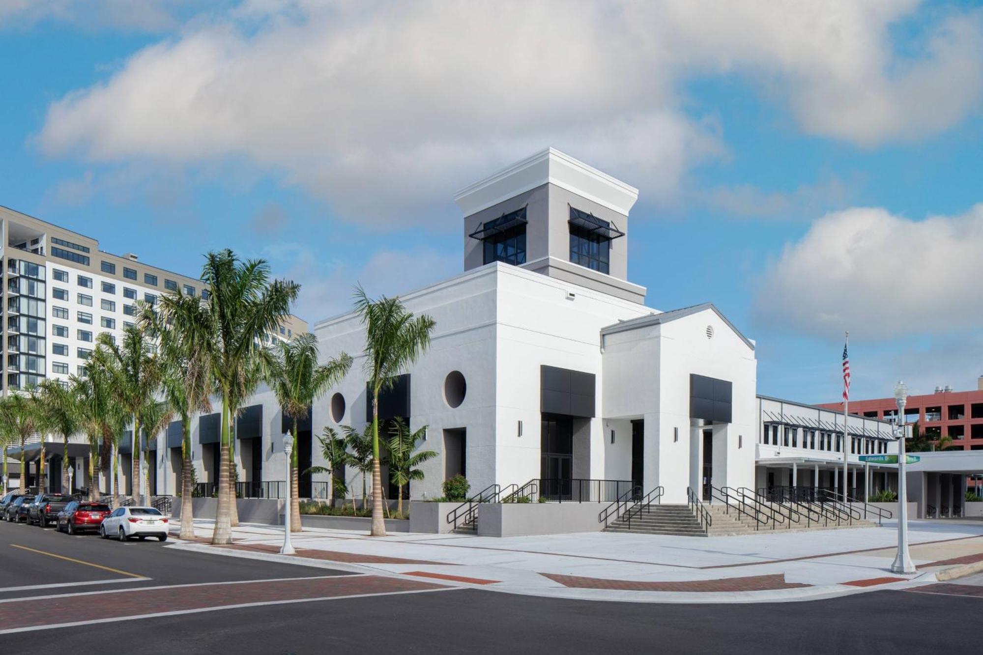Hotel Luminary & Co., Autograph Collection Fort Myers